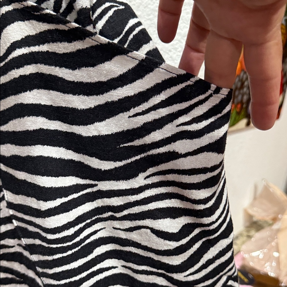 Zebra Print Zebra print Blouse with Black and White Stripes size 2x - Picture 5 of 7
